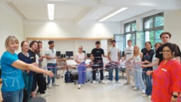 Meine, deine, unsere (gemeinsamen) Werte -  Berufsintegrationsschüler und Industriekaufleute im Kontakt